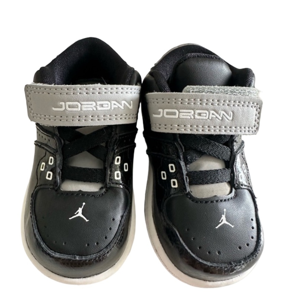 Boy’s Jordan black sneakers - US 4C never worn